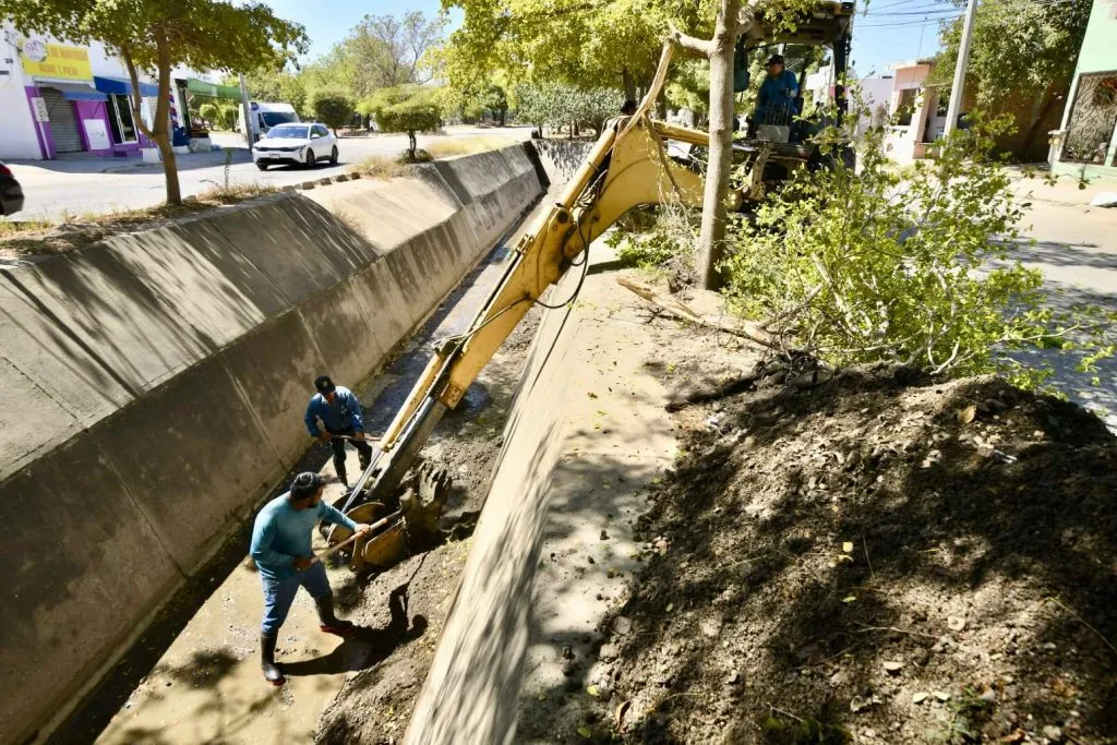 Mazatlán refuerza limpieza de canales para prevenir inundaciones por lluvias